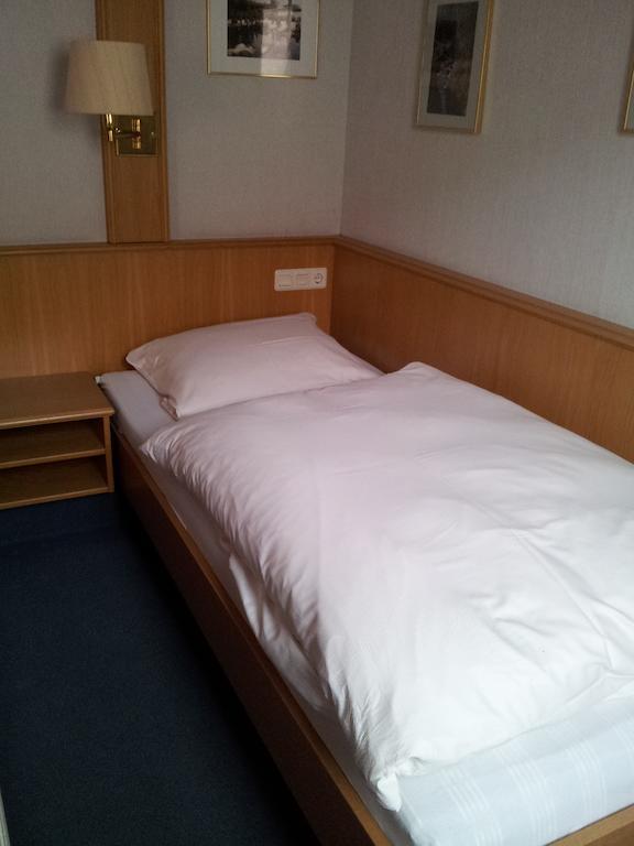 Zur Frischen Quelle Otel Oberasbach Oda fotoğraf