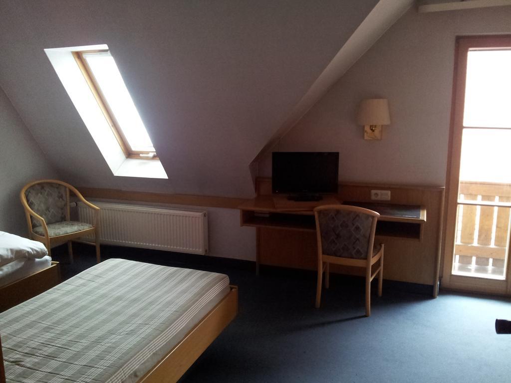 Zur Frischen Quelle Otel Oberasbach Oda fotoğraf