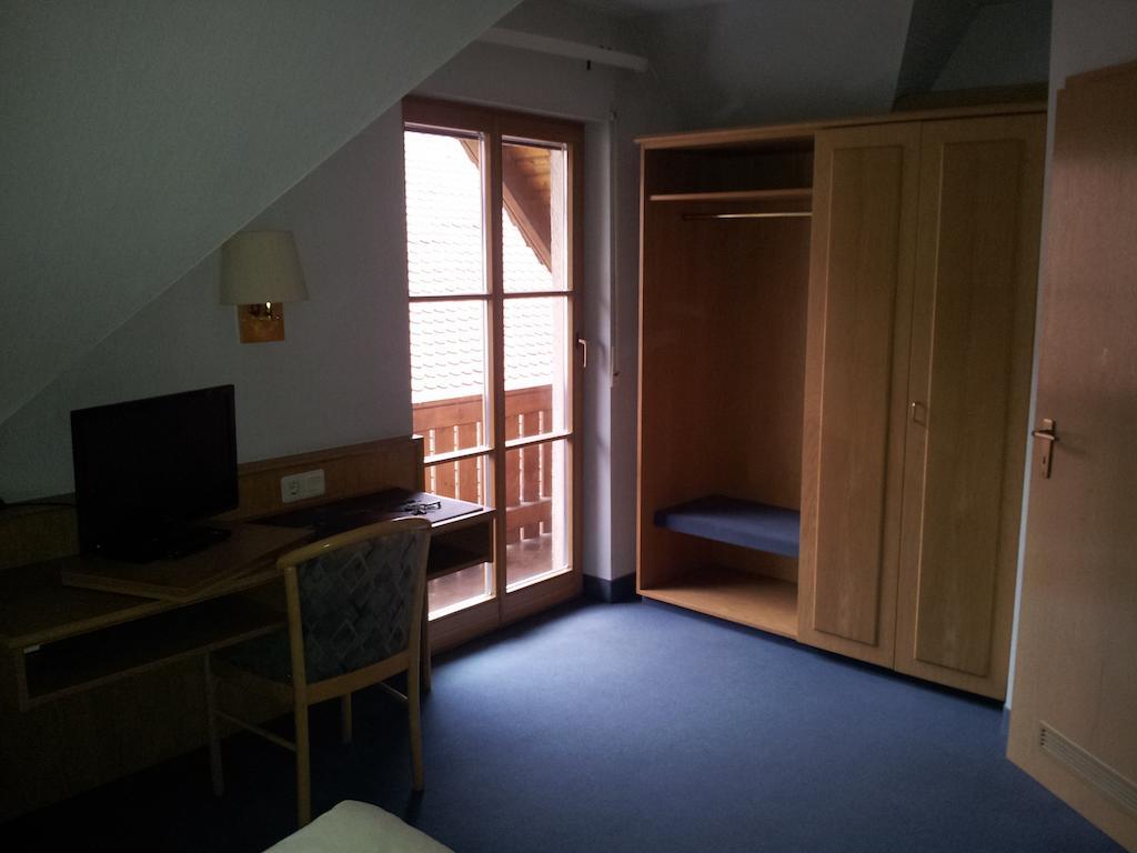 Zur Frischen Quelle Otel Oberasbach Oda fotoğraf