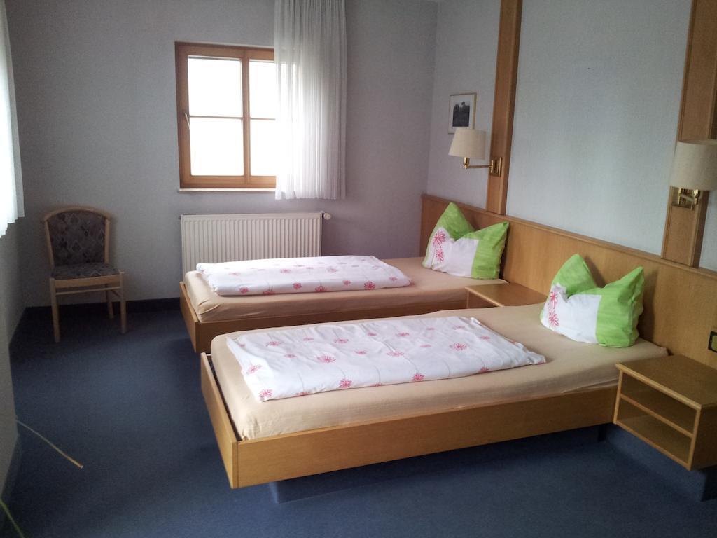 Zur Frischen Quelle Otel Oberasbach Oda fotoğraf